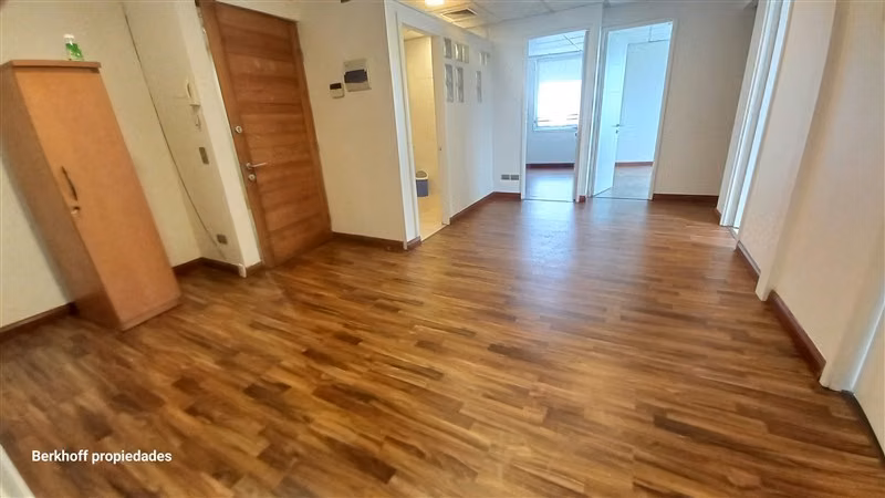 Oficina en venta en Lo Barnechea, 4 privados, 3 baños