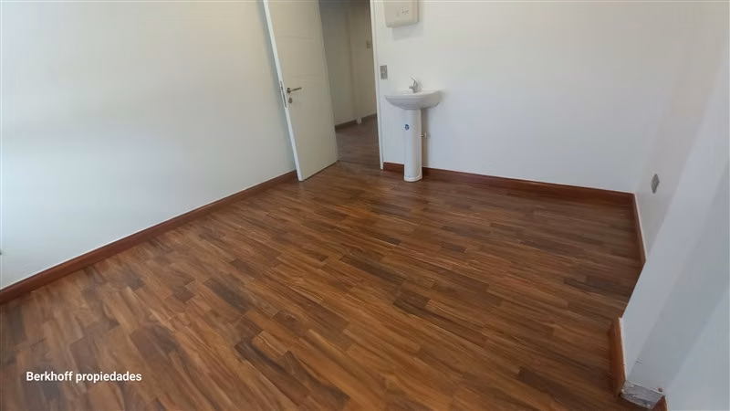 Oficina en venta en Lo Barnechea, 4 privados, 3 baños