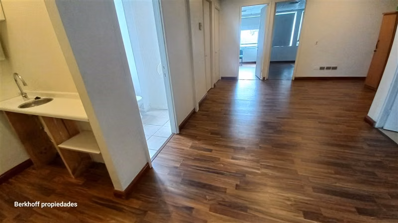 Oficina en venta en Lo Barnechea, 4 privados, 3 baños