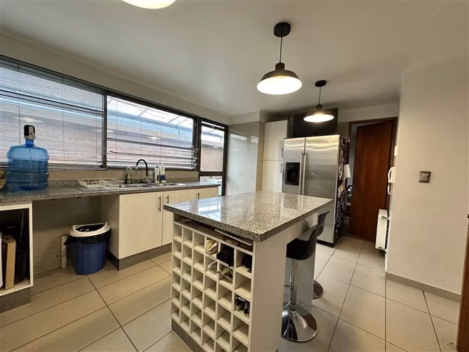 Casa en venta de 5 dorm. en condominio Las Pircas