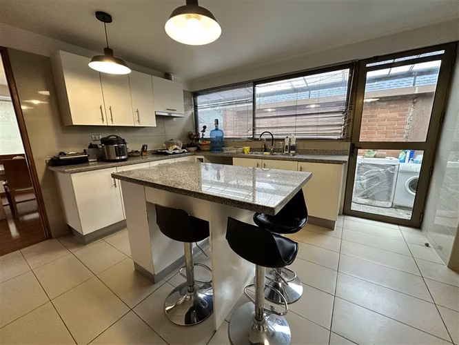 Casa en venta de 5 dorm. en condominio Las Pircas