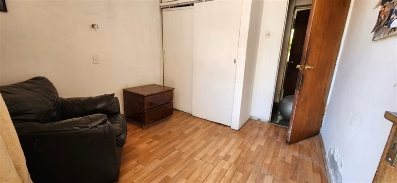 Venta, casa en pasaje cerrado, Metro Fernando Castillo V.