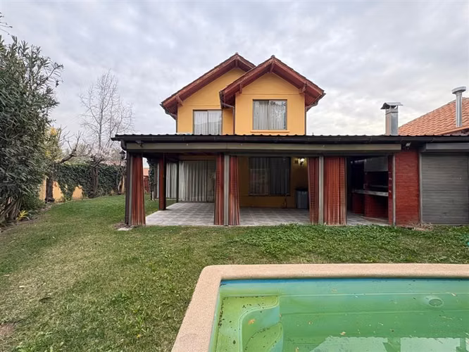 TusCorredores vende espectacular Casa esquina Modelo Lingue