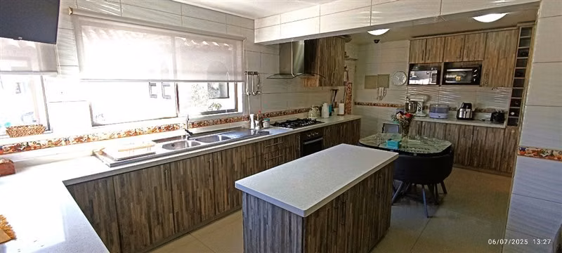 Casa en venta de 4 dorm. en Huechuraba