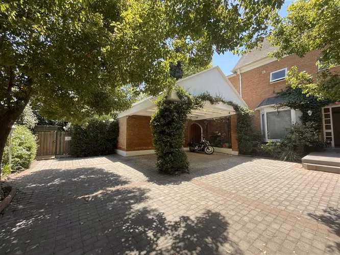 Casa en arriendo de 5 dorm. en Lo Barnechea