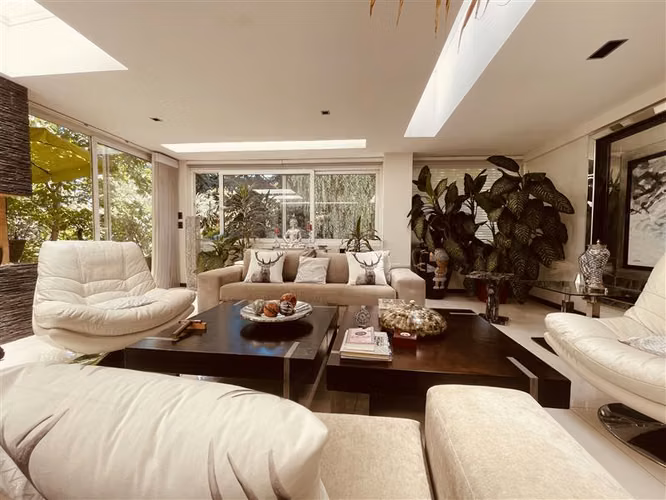 Casa en arriendo de 5 dorm. en Lo Barnechea