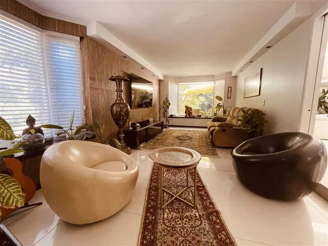 Casa en arriendo de 5 dorm. en Lo Barnechea