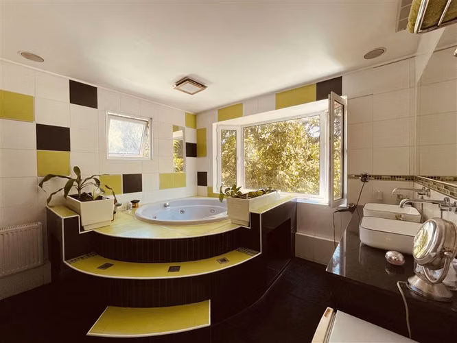Casa en arriendo de 5 dorm. en Lo Barnechea