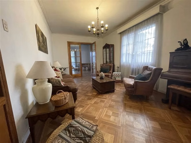 Casa con Patente Comercial en Providencia