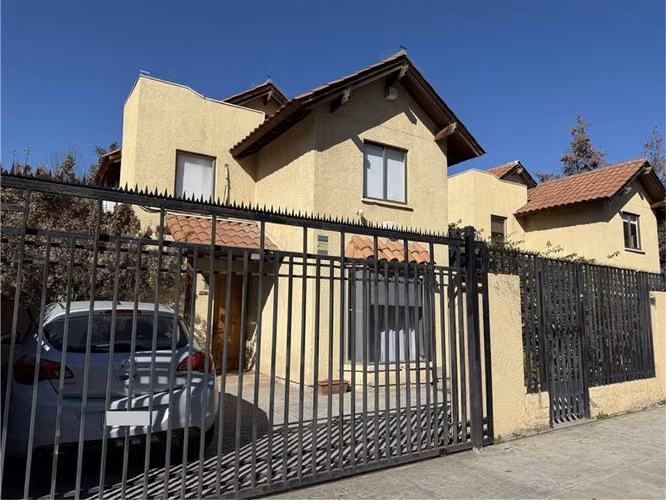 Espectacular Casa en venta de 4 dorm. en Peñalolén