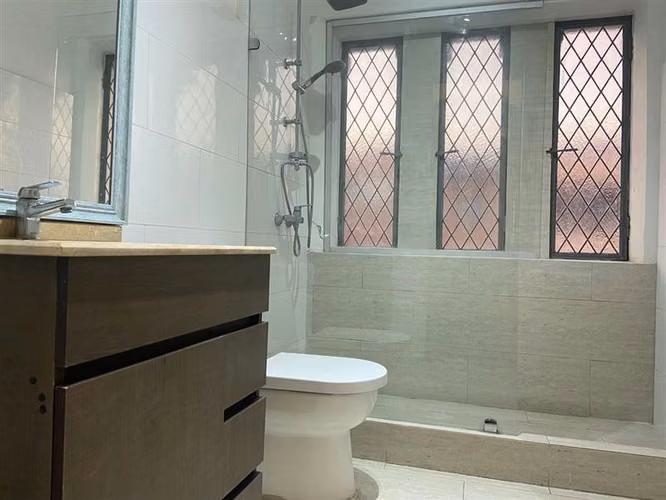 Casa en venta de 9 dorm. en Santiago