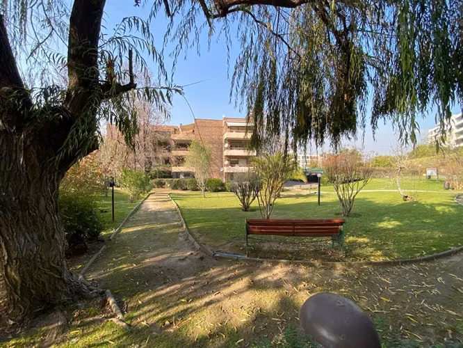Departamento en venta de 3 dorm. en Lo Barnechea Primer Piso