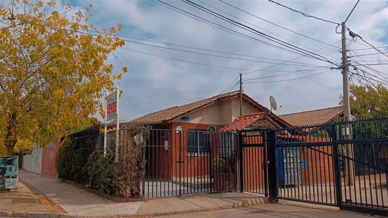 CASA ESQUINA EN VENTA 3 DORMITORIOS, 2 ESTAC. EN PUENTE ALTO