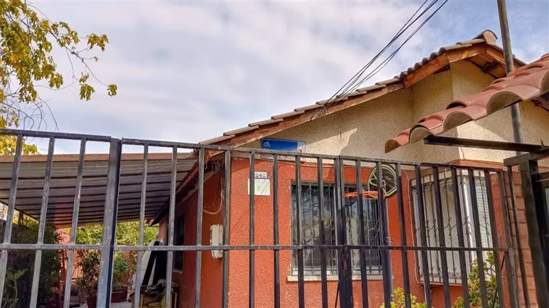 CASA ESQUINA EN VENTA 3 DORMITORIOS, 2 ESTAC. EN PUENTE ALTO