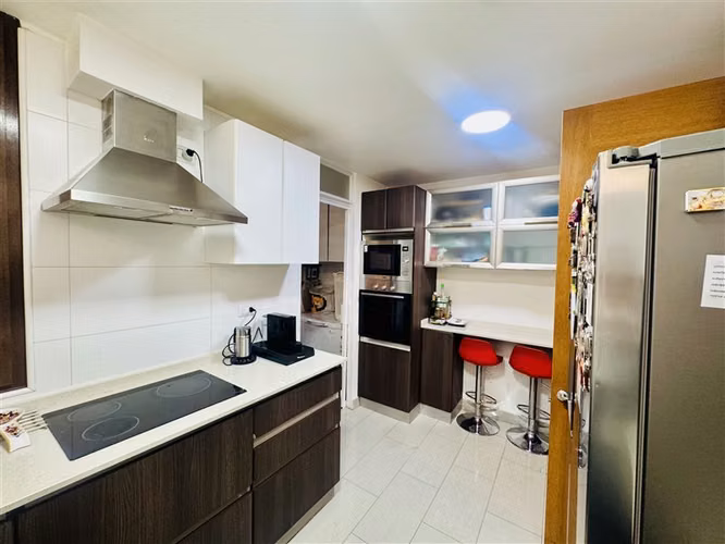 Exclusivo depto en Camino La Villa , Dos suites ; Arbolado