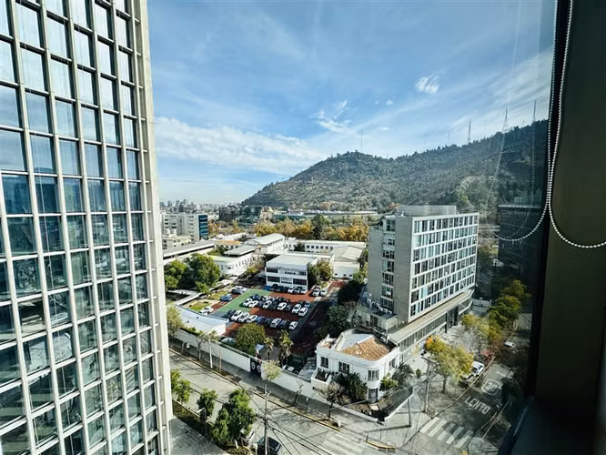 Oficina en venta en Providencia con un estacionamiento