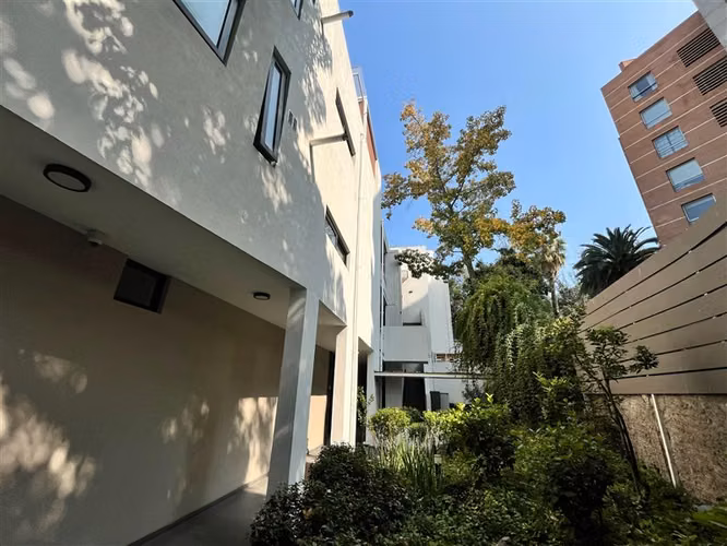 Dpto. 3 dorm. 2 bñ. 2 estac. bd. en Lo Contador, Providencia