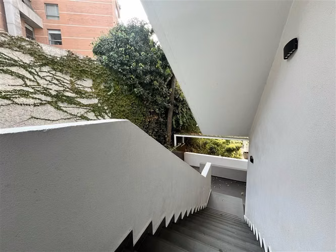 Dpto. 3 dorm. 2 bñ. 2 estac. bd. en Lo Contador, Providencia