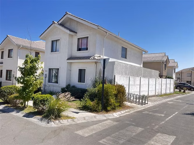 Casa en venta 3 dorm 3 bañ 1estar piscina en Padre Hurtado