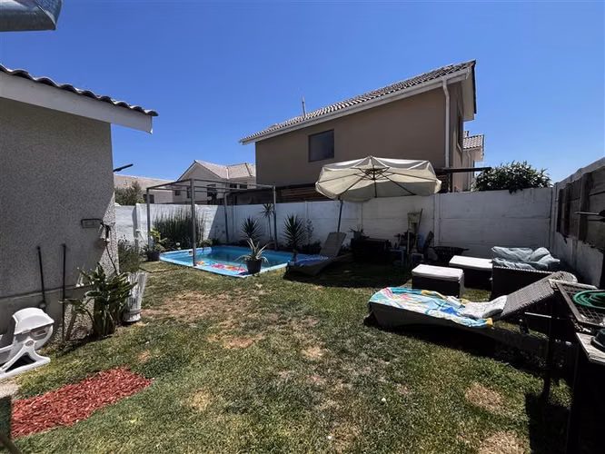 Casa en venta 3 dorm 3 bañ 1estar piscina en Padre Hurtado