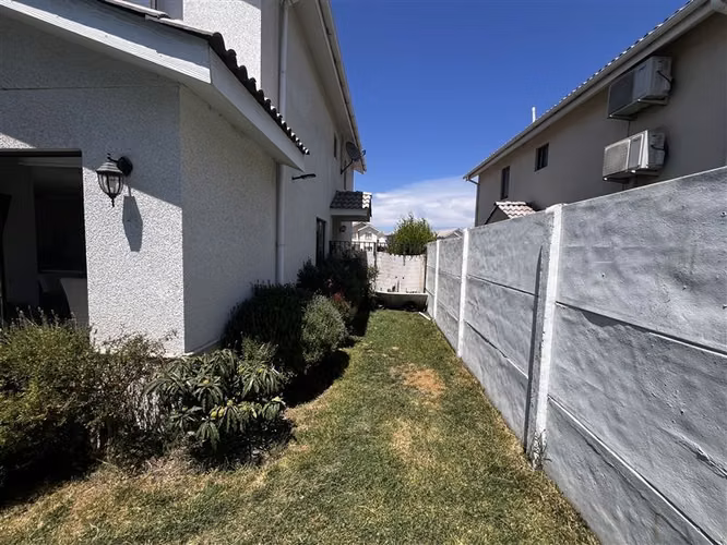 Casa en venta 3 dorm 3 bañ 1estar piscina en Padre Hurtado