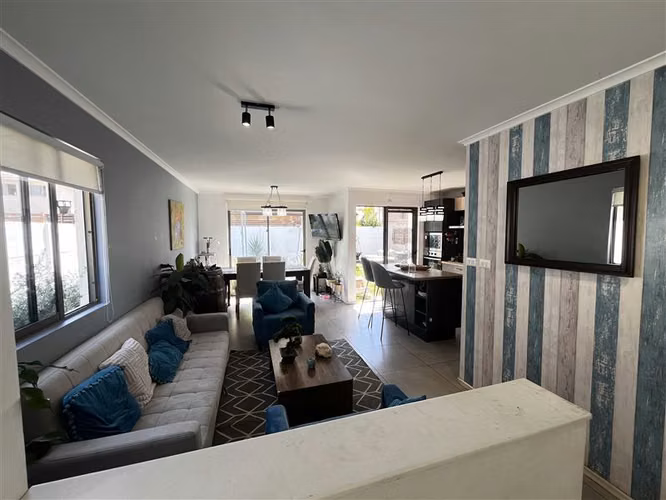Casa en venta 3 dorm 3 bañ 1estar piscina en Padre Hurtado