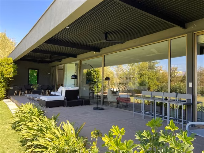 Venta Casa 5 Dormitorios en Chicureo, Colina.