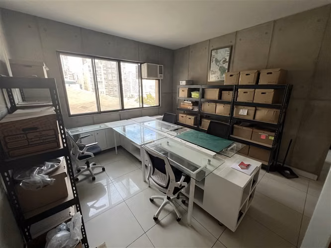Se vende o arrienda Oficina 75 m2 Metro moneda Santiago