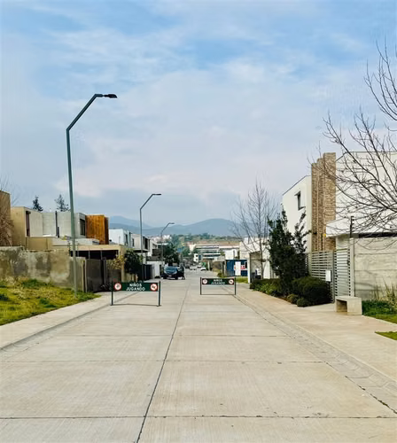 Sitio Colegio Huinganal en venta en Lo Barnechea