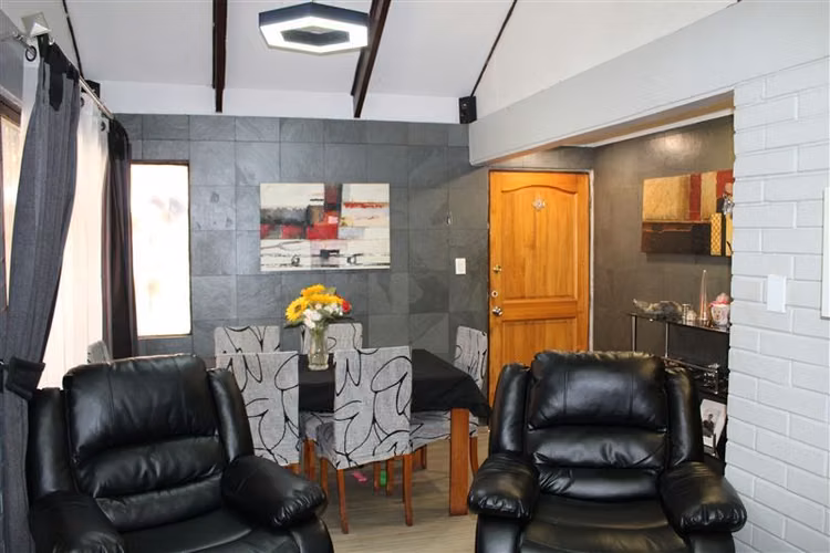 Casa en venta de 3 dorm. en La Florida