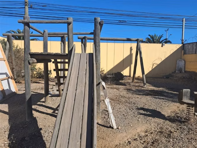 Ampli superficie con Local Comercial en venta en La Serena.
