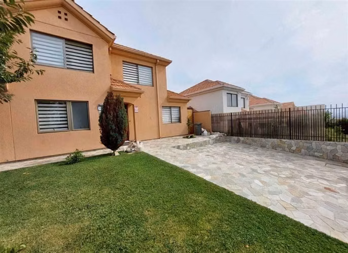 Casa en Venta de 5D, 4B Cumbre de la Viña, La Florida