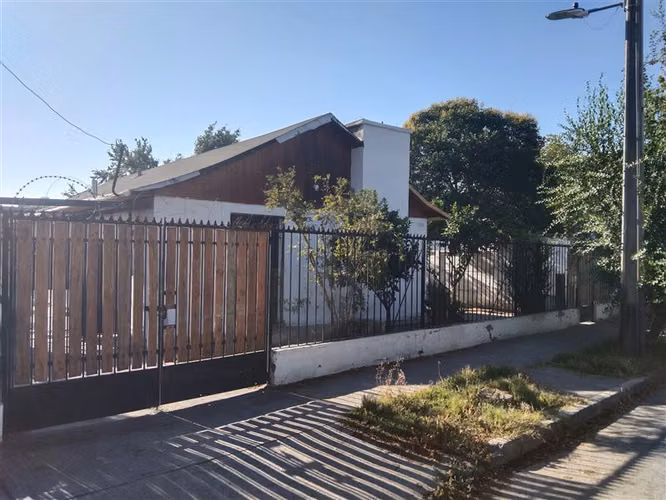 Hermosa Casa en venta de 4 dorm. en Macul