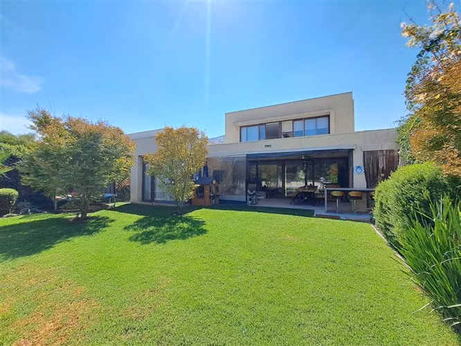 Casa en venta de 4 dorm. en Colina
