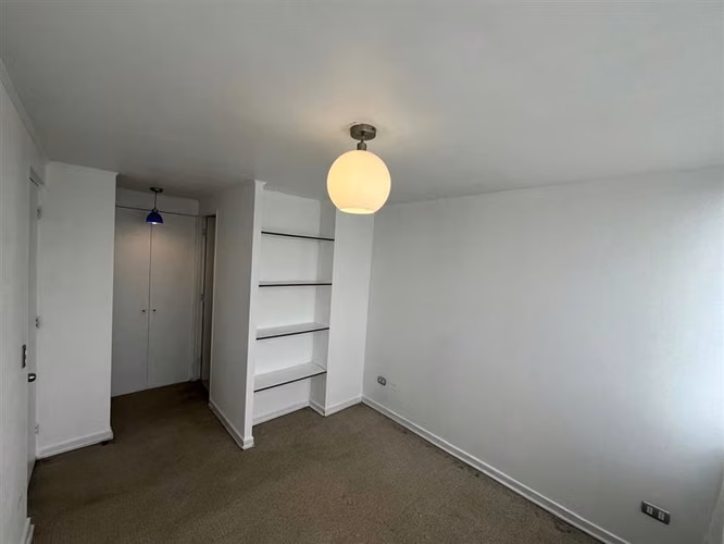 Departamento en venta de 2 dorm. A paso del metro RodrIgo Ar