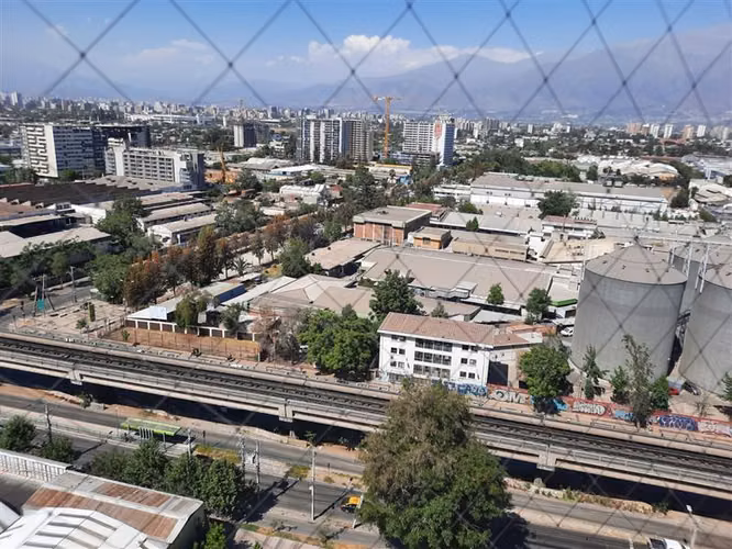Departamento en venta de 2 dorm. A paso del metro RodrIgo Ar
