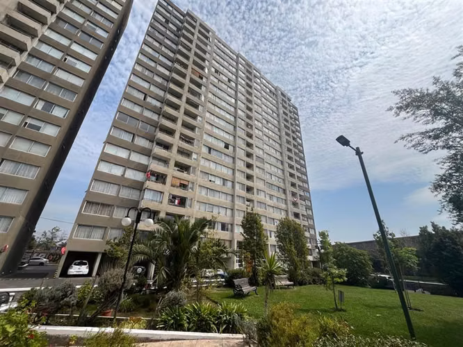 Departamento en venta de 2 dorm. A paso del metro RodrIgo Ar