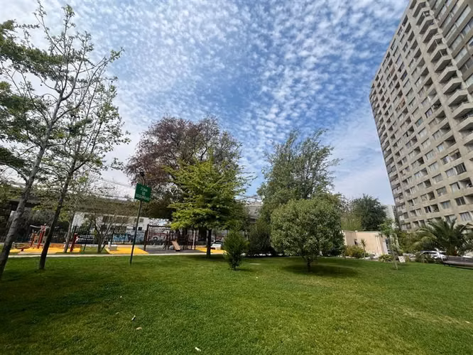 Departamento en venta de 2 dorm. A paso del metro RodrIgo Ar