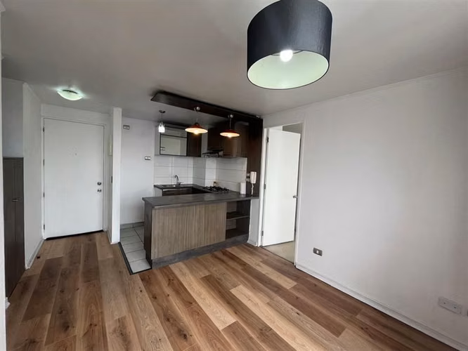 Departamento en venta de 2 dorm. A paso del metro RodrIgo Ar