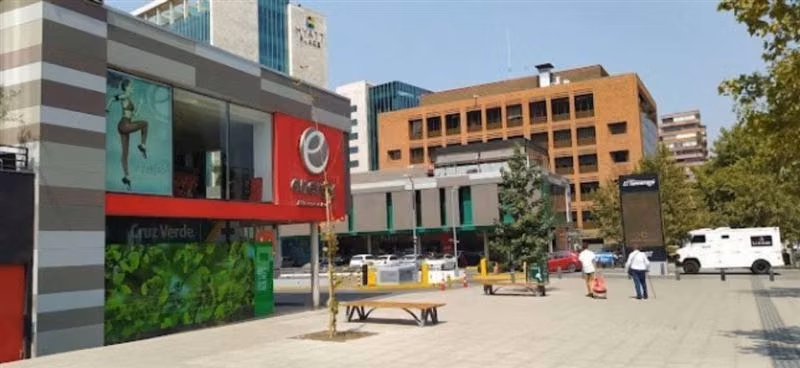 Local Comercial nivel calle en stripcenter de Vitacura