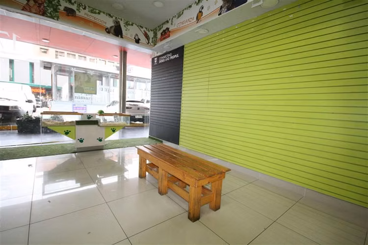 Local Comercial nivel calle en stripcenter de Vitacura