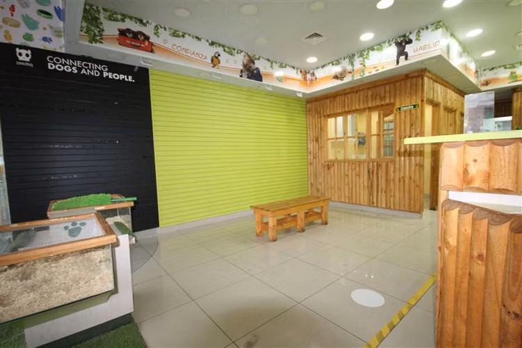 Local Comercial nivel calle en stripcenter de Vitacura