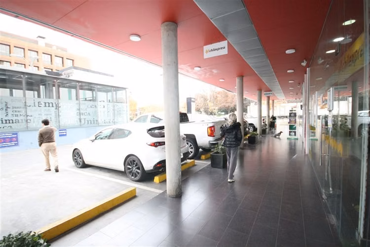 Local Comercial nivel calle en stripcenter de Vitacura