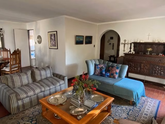 Casa en venta de 4 dorm. en La Reina