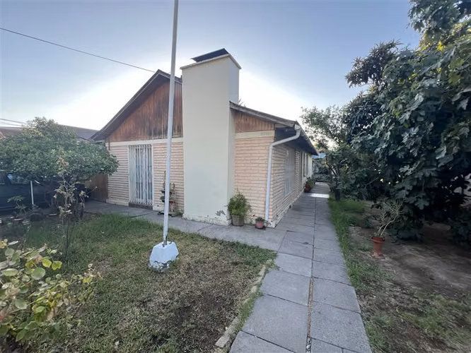 Vendo casa 4 Dormitorios 2 BañosJardín amplio Villa Macul