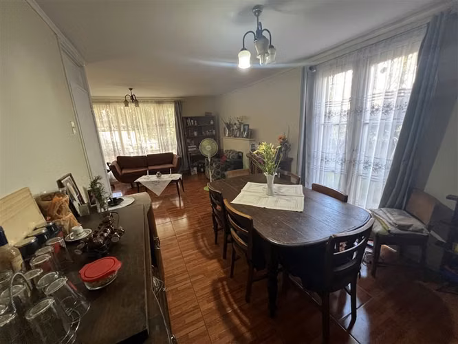 Vendo casa 4 Dormitorios 2 BañosJardín amplio Villa Macul