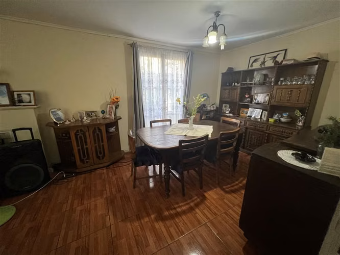 Vendo casa 4 Dormitorios 2 BañosJardín amplio Villa Macul