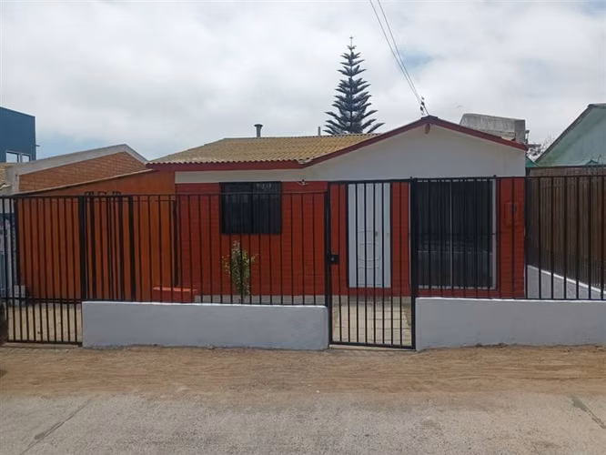 Casa en venta de 3 dorm. En Coquimbo