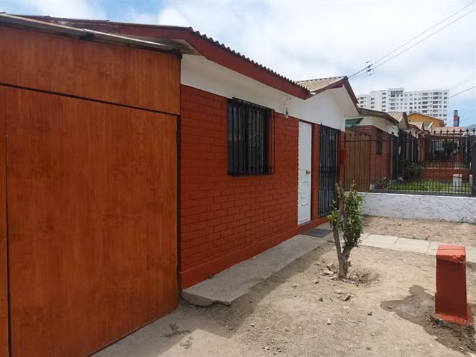 Casa en venta de 3 dorm. En Coquimbo - Imagen 2