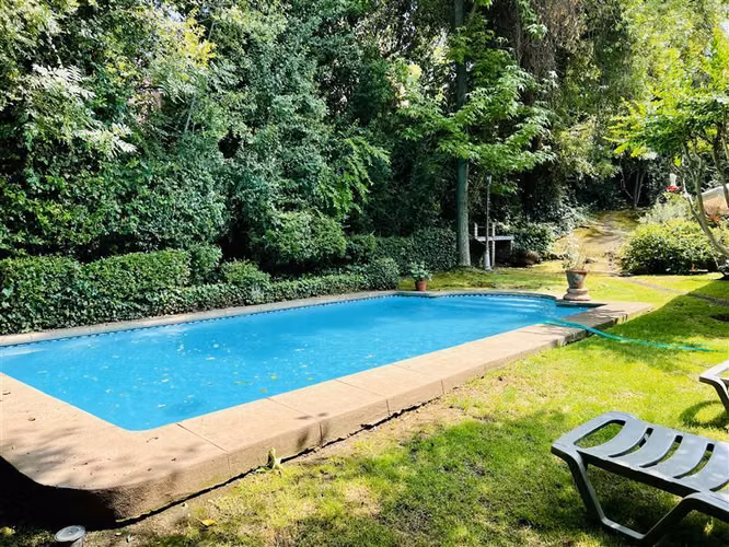 Amplia Casa de 4 dorm más servicio piscina en Lo Barnechea